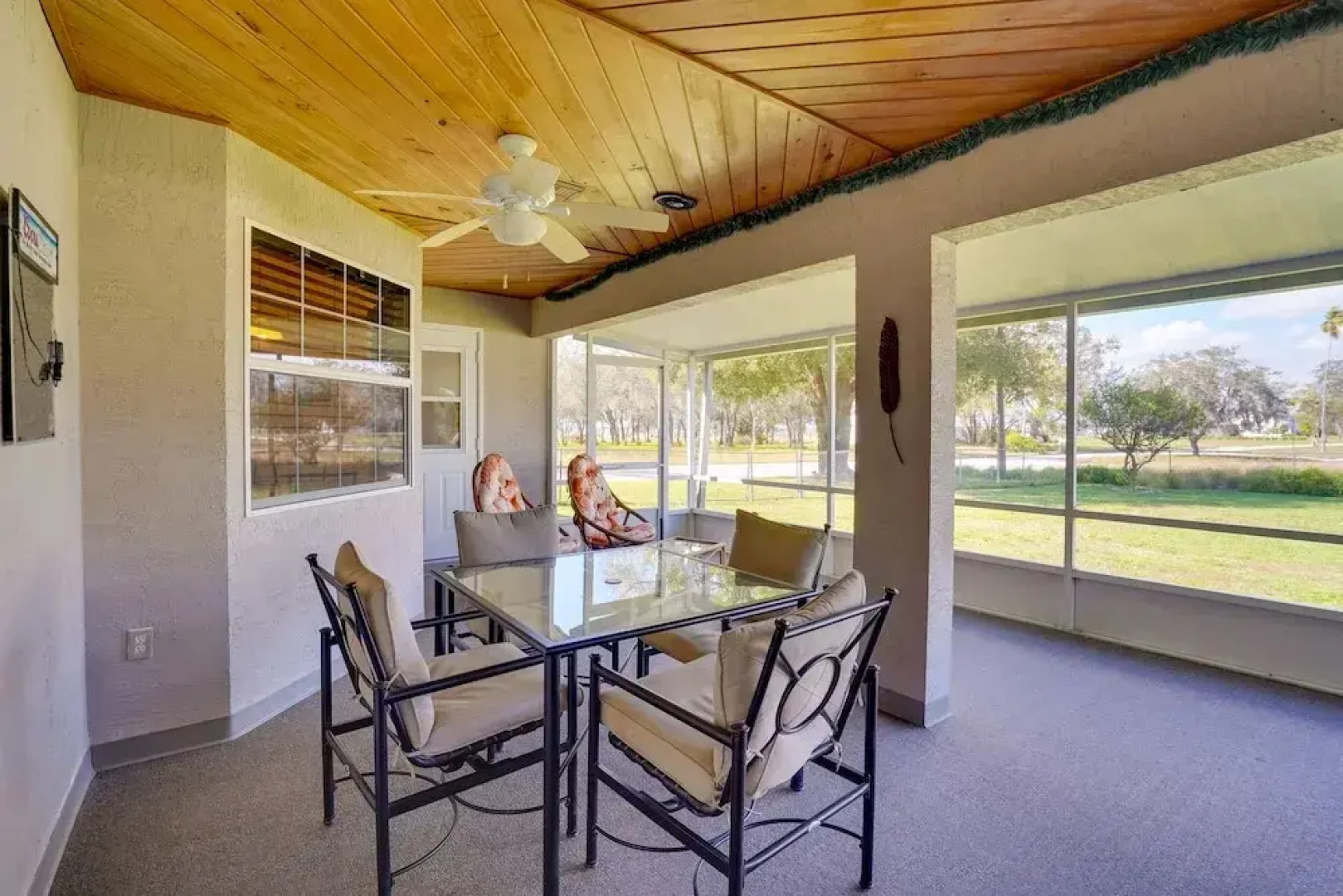 Walk to Lake: Home w/ Screened Porch in Sebring!