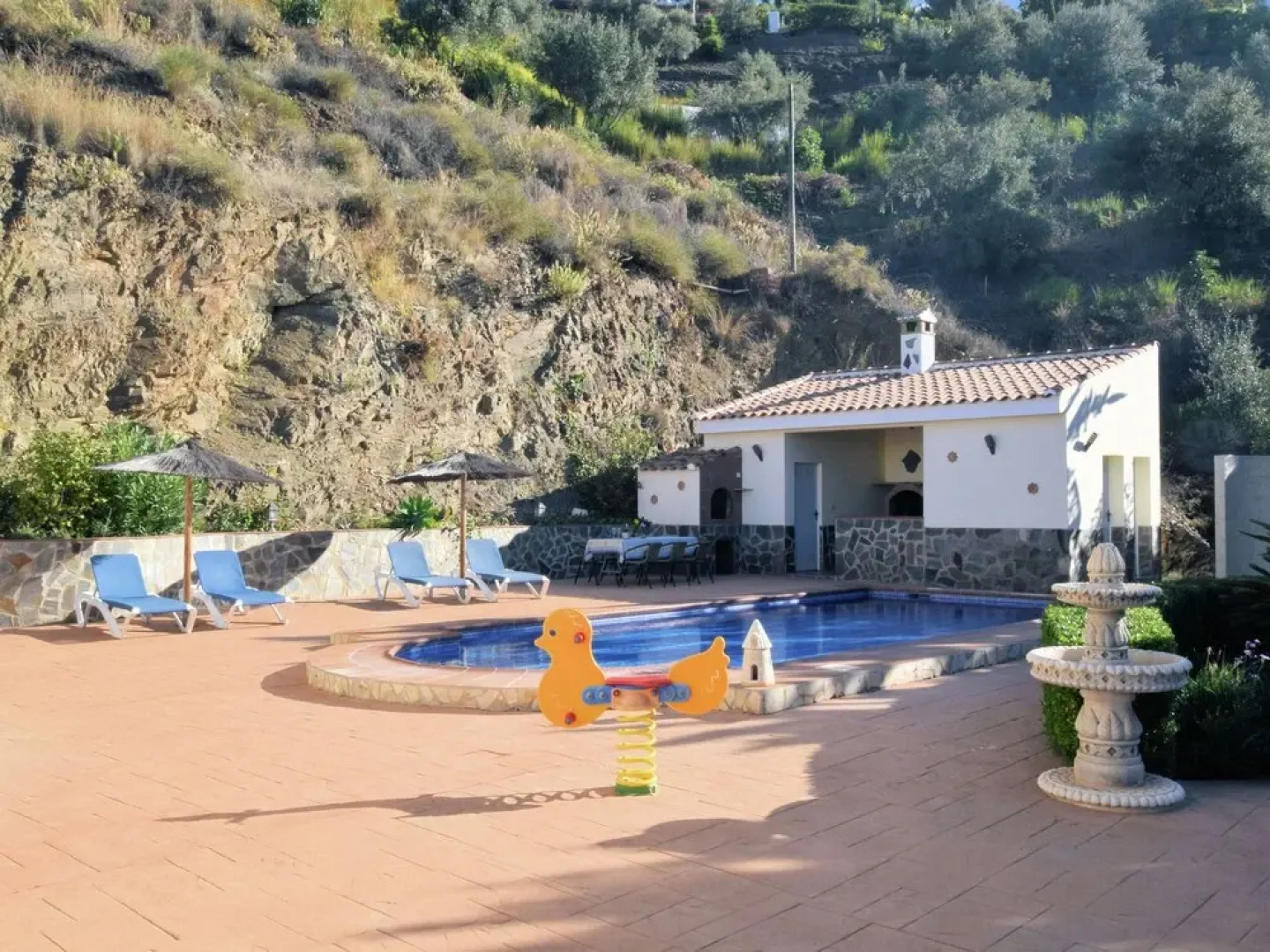 Independent Villa With Private Pool on an Estate in Sayalonga Costa del Sol