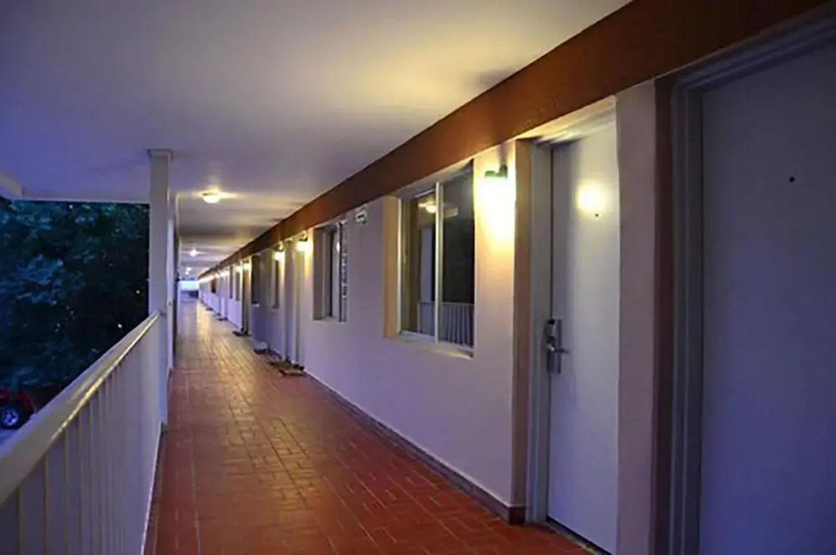 El Camino Hotel & Suites