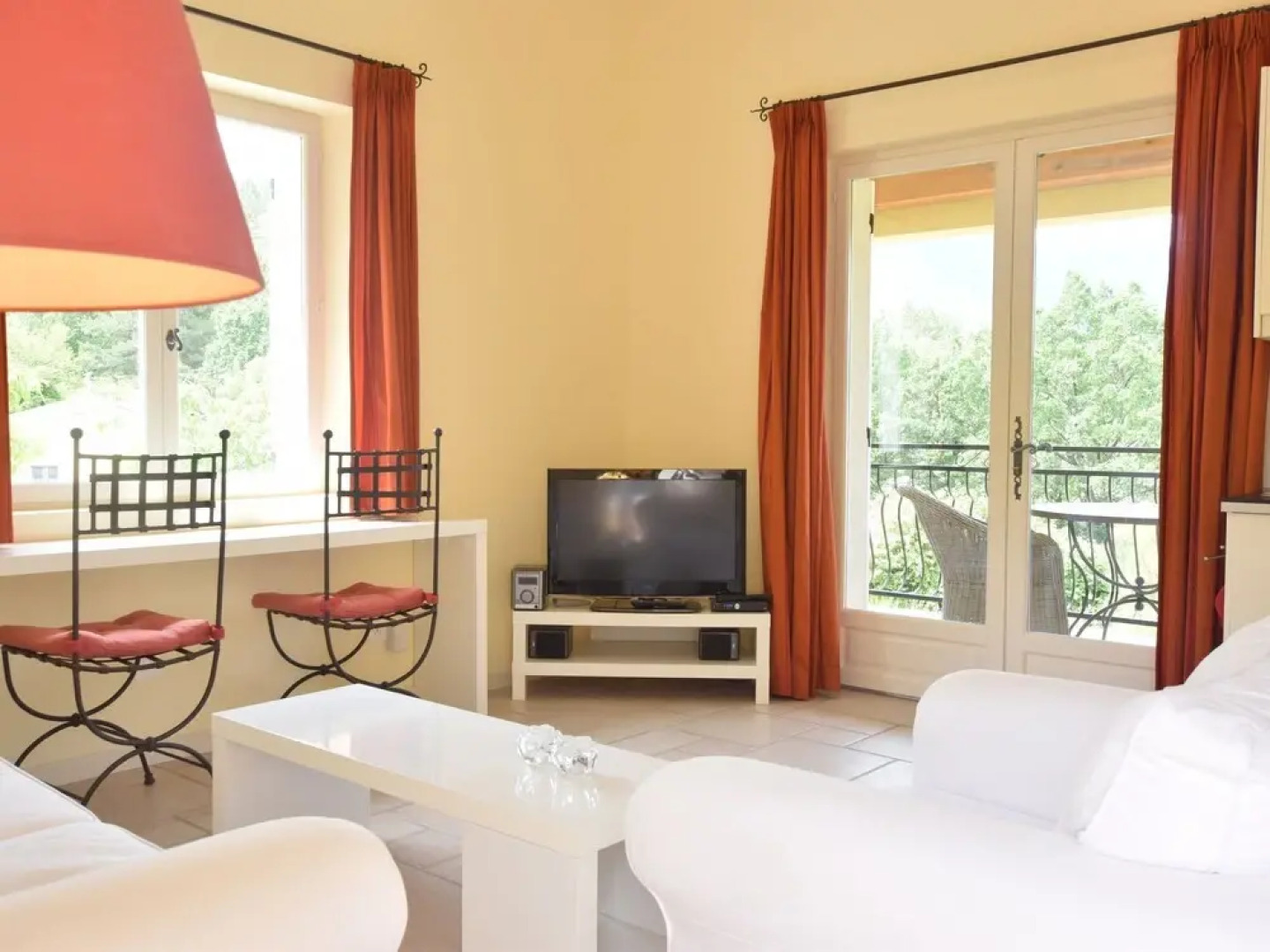 Splendid Apartment With a View on Montbrun-les-bains, Near the Mont Ventoux