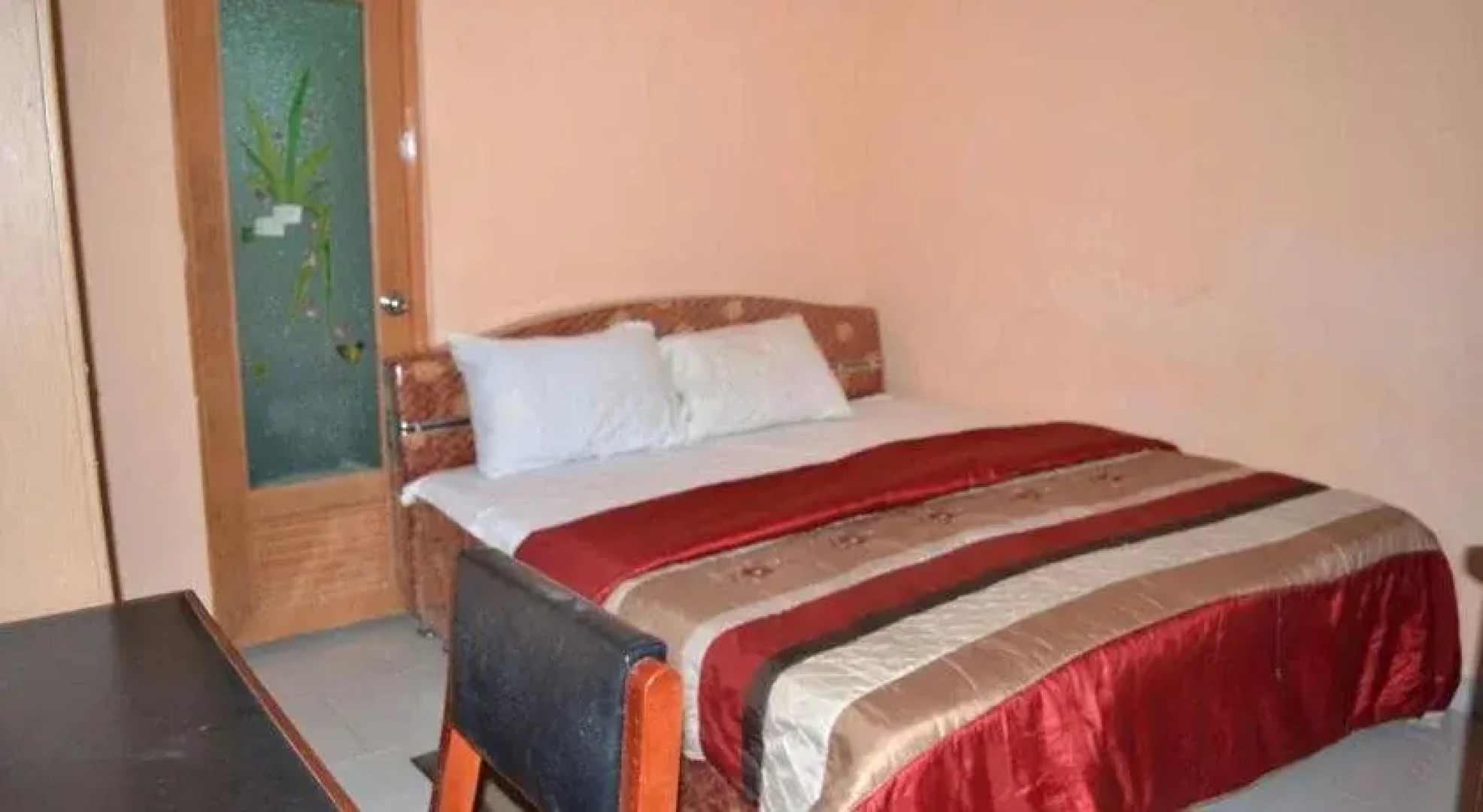 Biney's Apartment Hotel