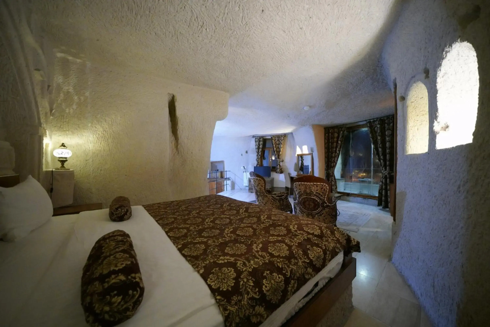 Elite Cave Suites