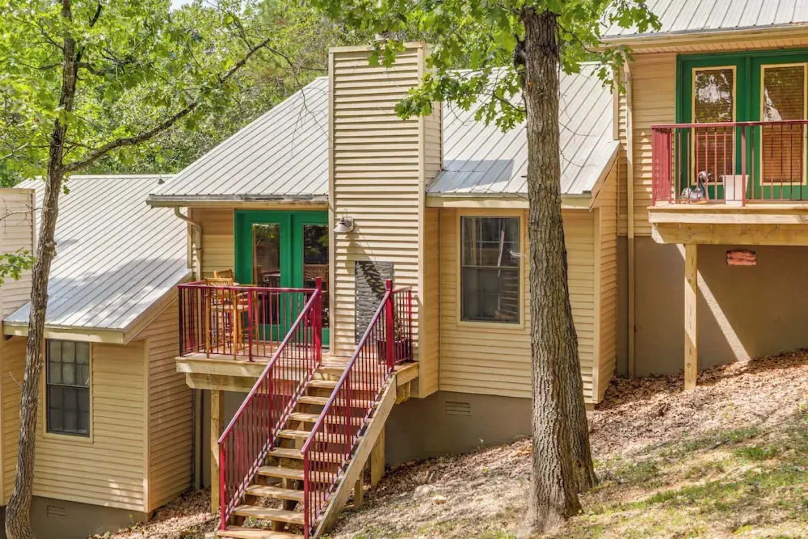 Walk to Table Rock Lake: Updated Cabin w/ Deck!