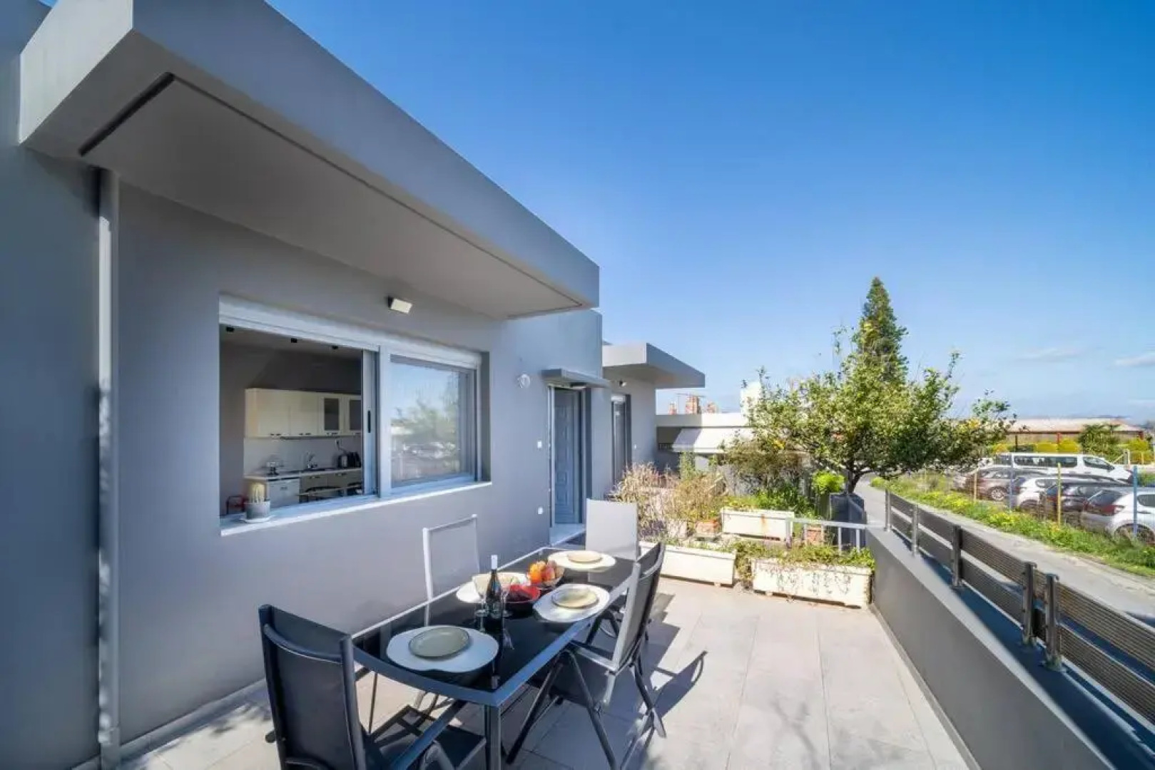 Maya’s residence by the sea w/garden and BBQ