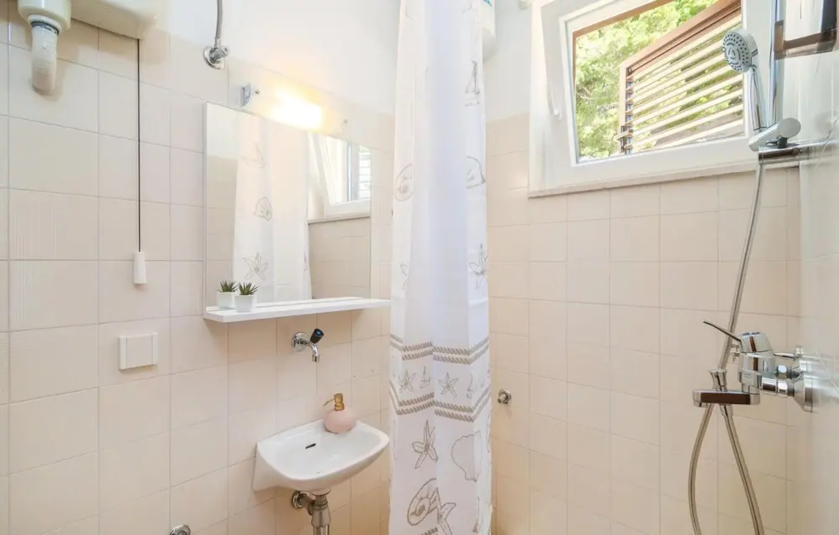 Beautiful Apartment in Krilo Jesenice With 3 Bedrooms