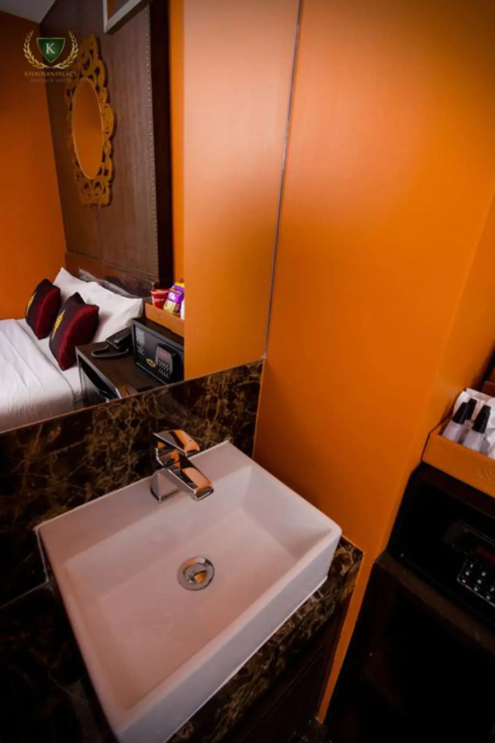 Violet Tower at Khaosan Palace