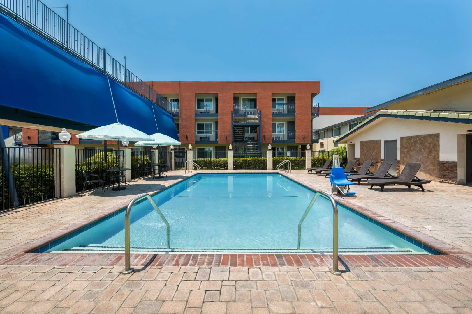 Travelodge Inn & Suites by Wyndham Anaheim on Disneyland Dr