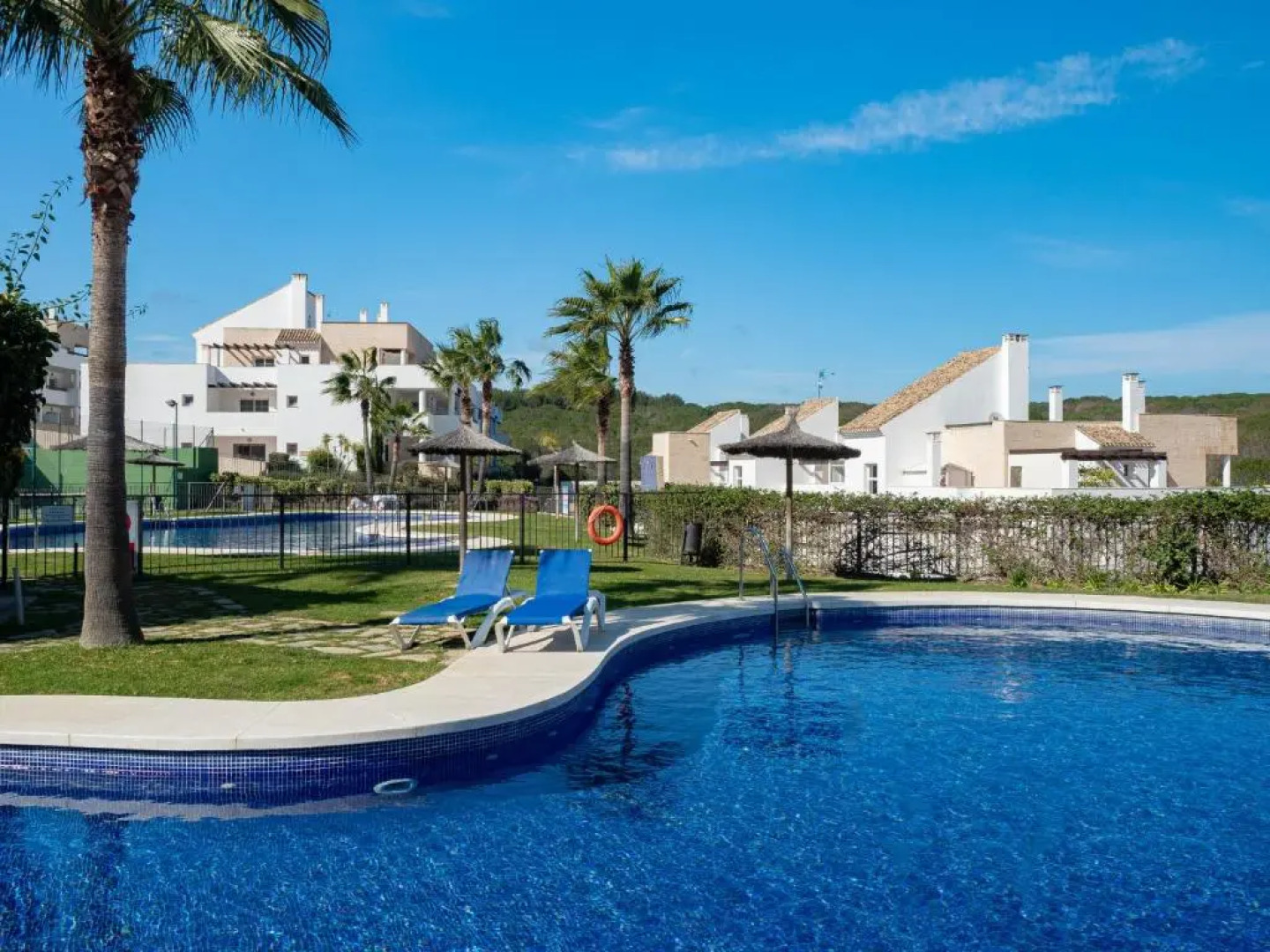 2139 - lovely 2 bedrooms first line golf