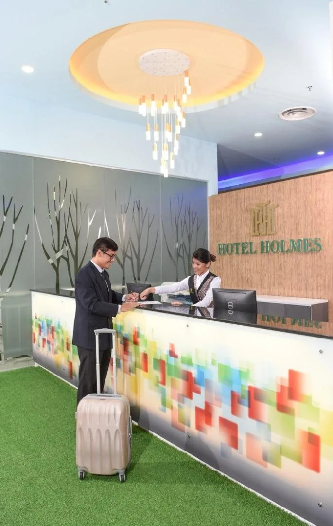 Hotel Holmes Gelang Patah