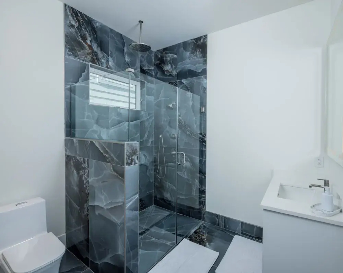 Large Groups - Rooftop Pools - Sleeps 24