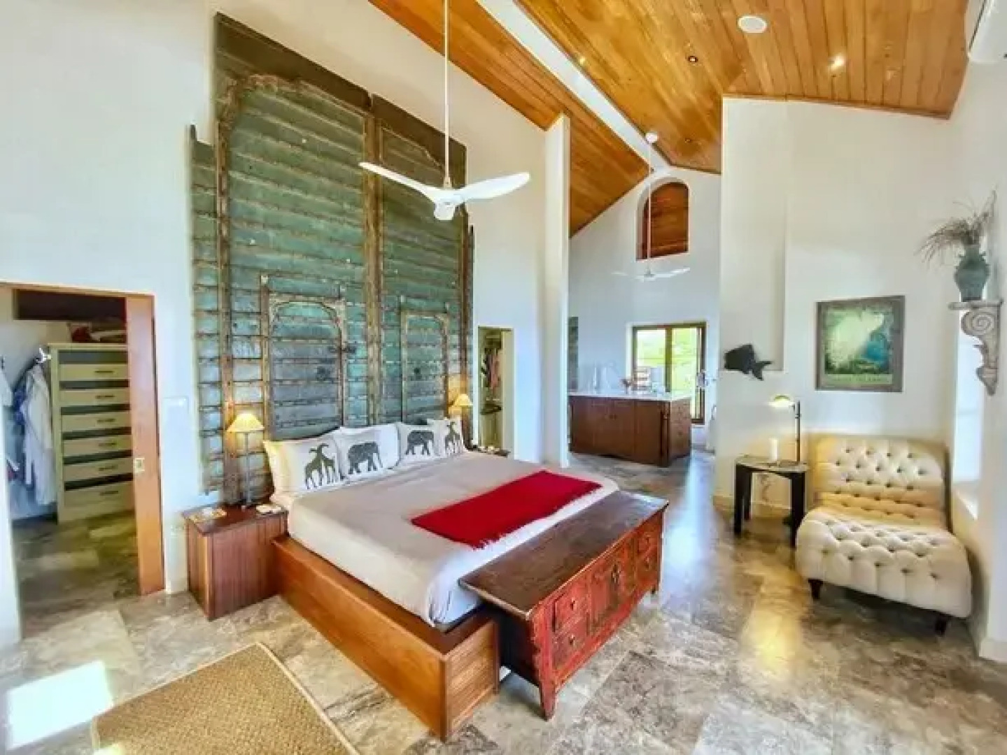 Luxury 7BR Waterfront Villa w Instaviews Boat