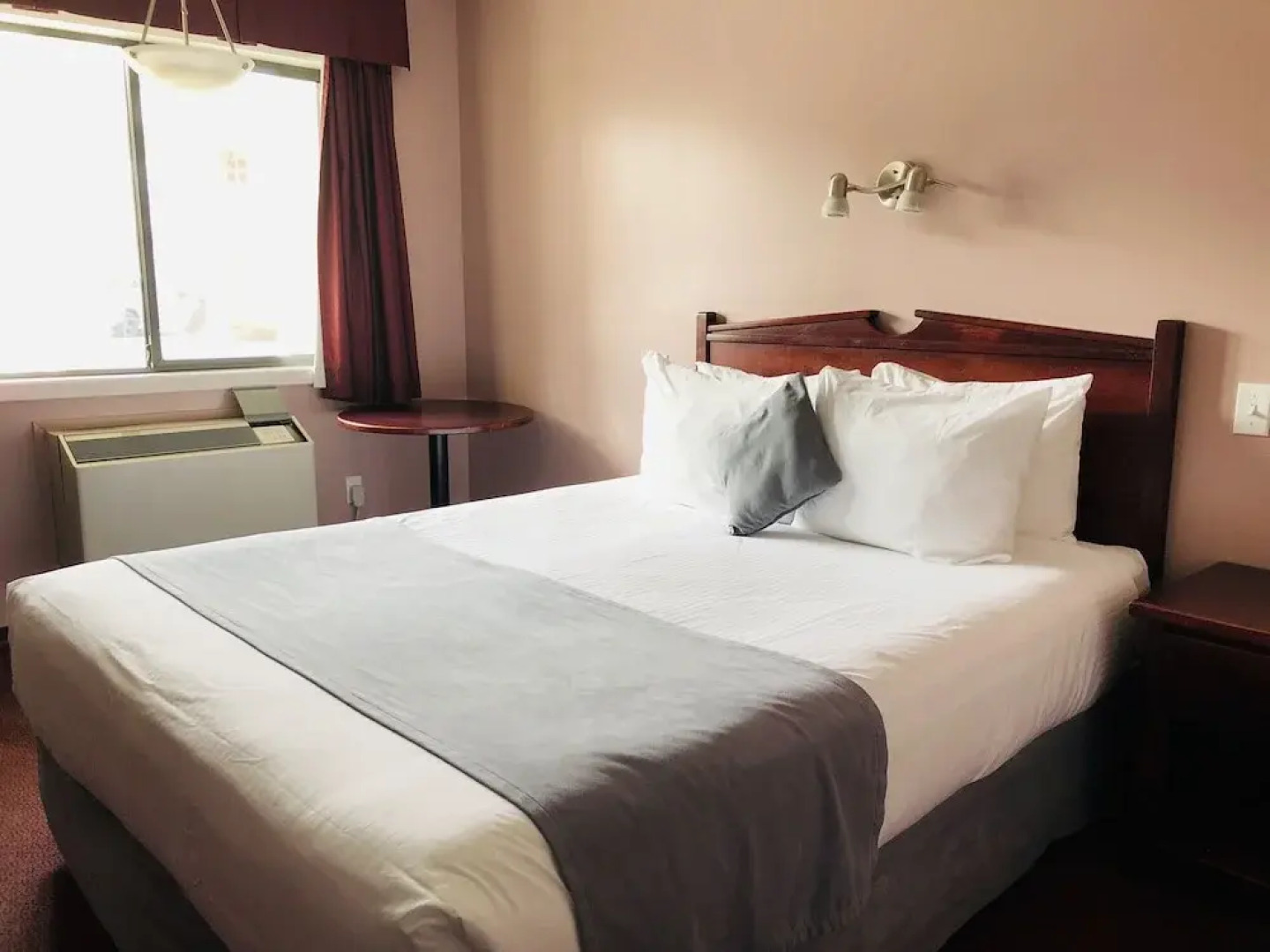 Super 8 Lake Country/Winfield Area