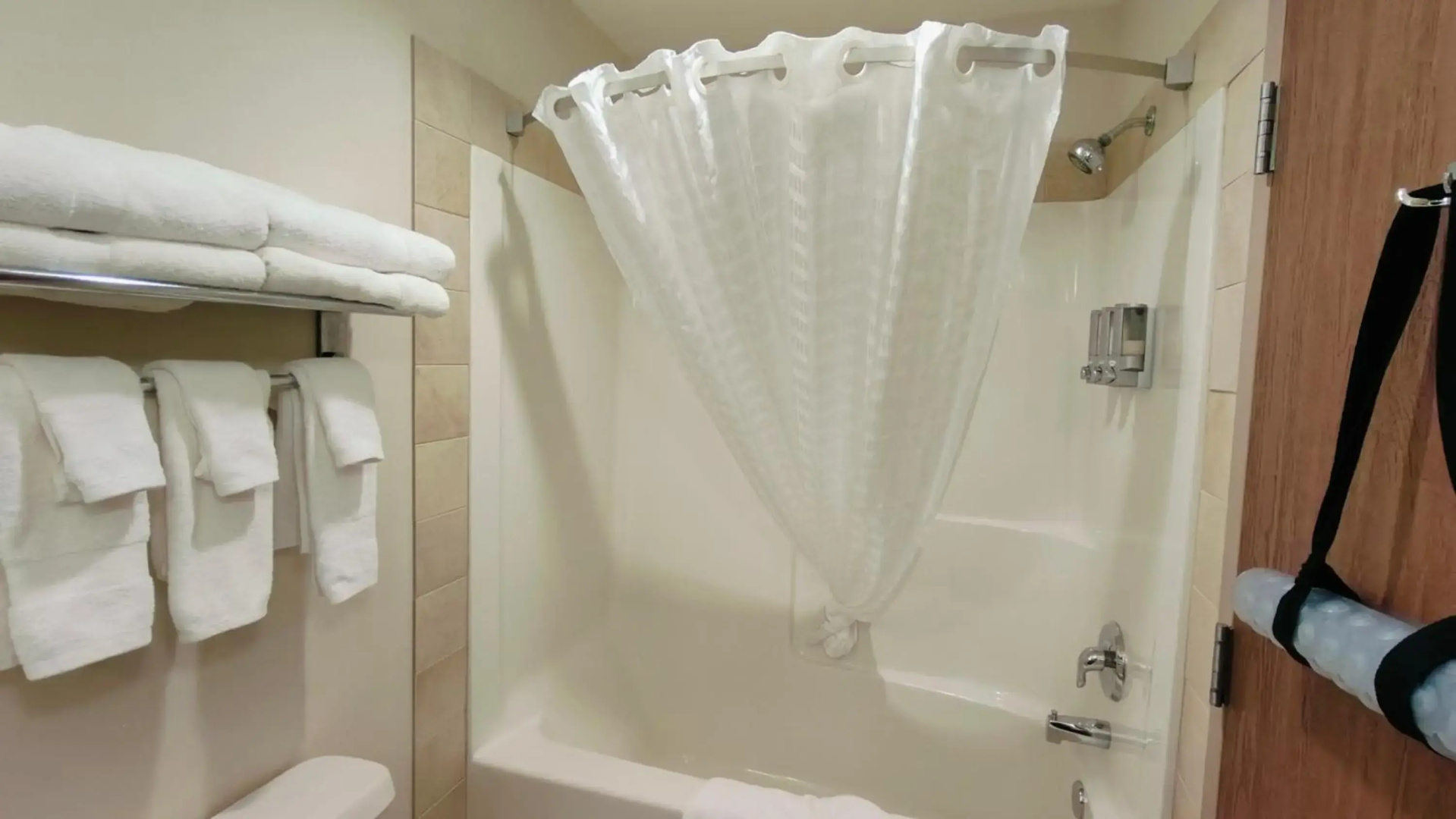 Coast Weyburn Hotel