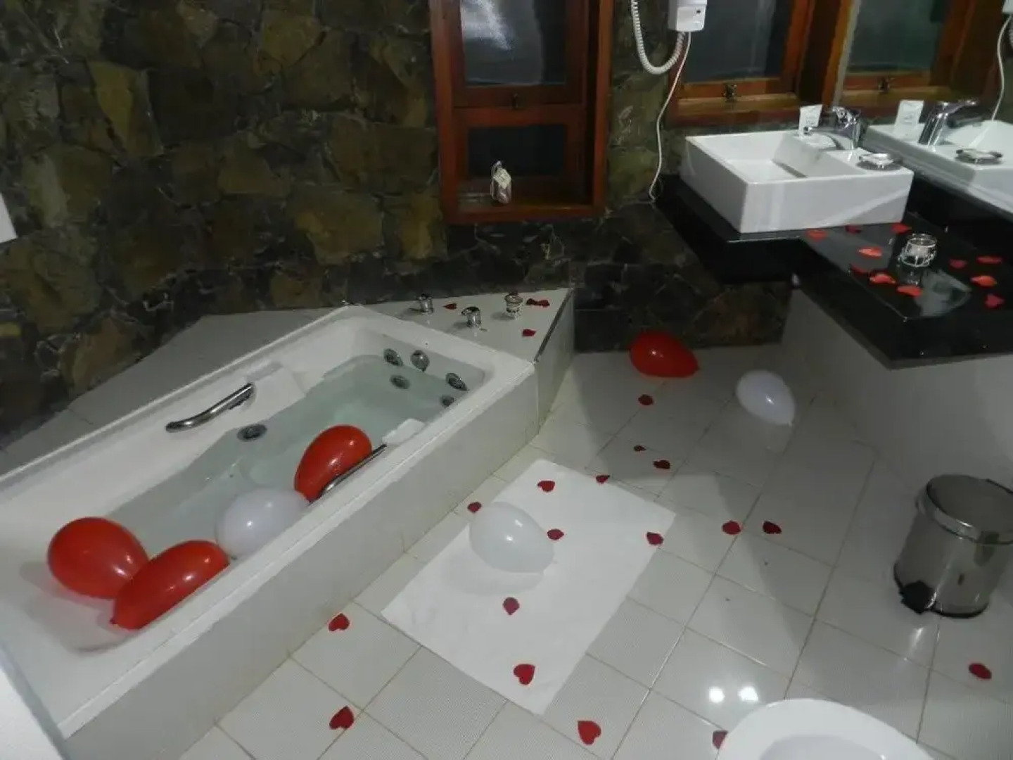 Paradise Inn Hotel e Lazer