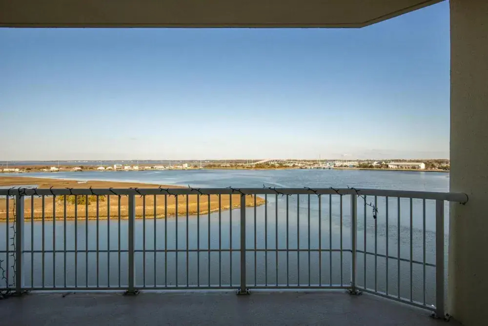 Yacht Club Dream 3 Bedroom Condo by RedAwning