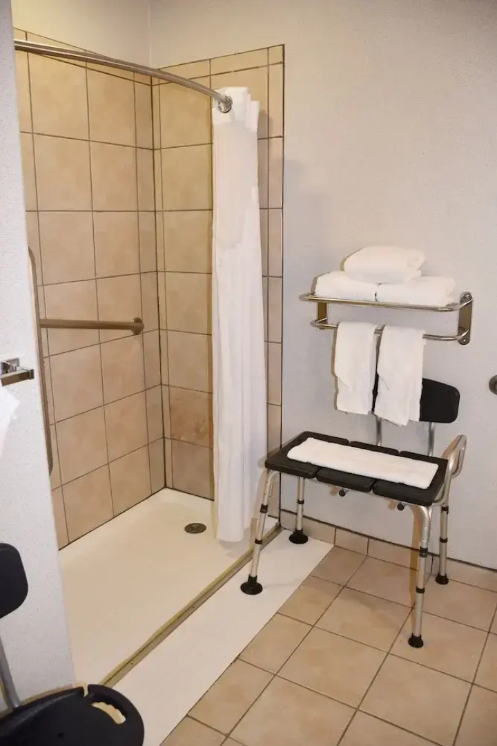 Holiday Inn Express & Suites Evanston