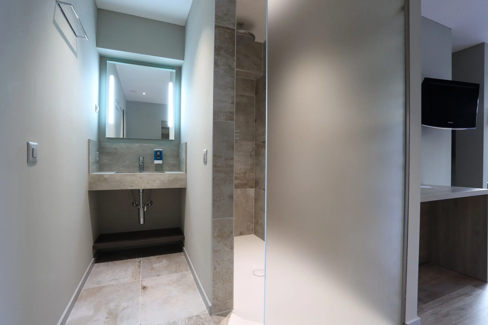 Ascona Lodge, Pool & Garden Retreat