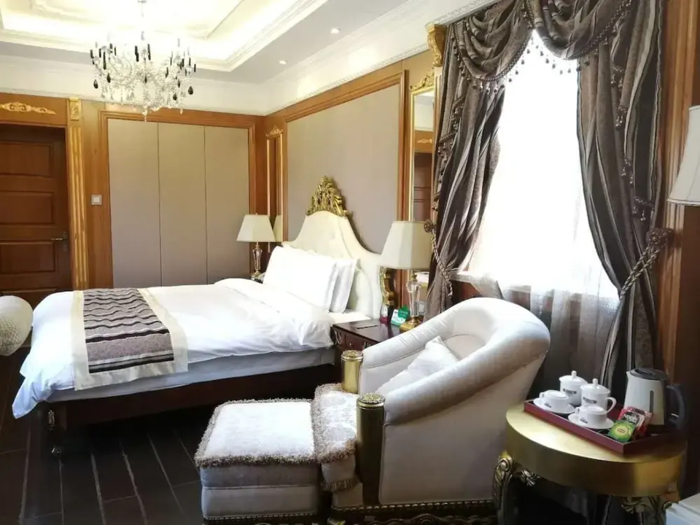 Dalian Railway 1896 Garden Hotel