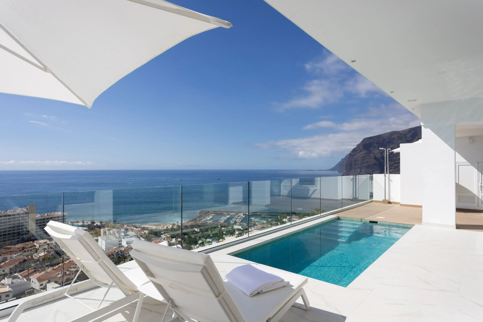 Crystal I Luxury Apartments