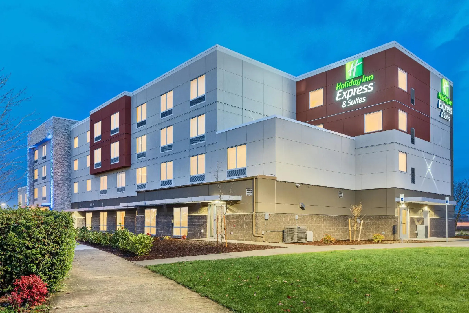 Holiday Inn Express & Suites Salem North - Keizer by IHG