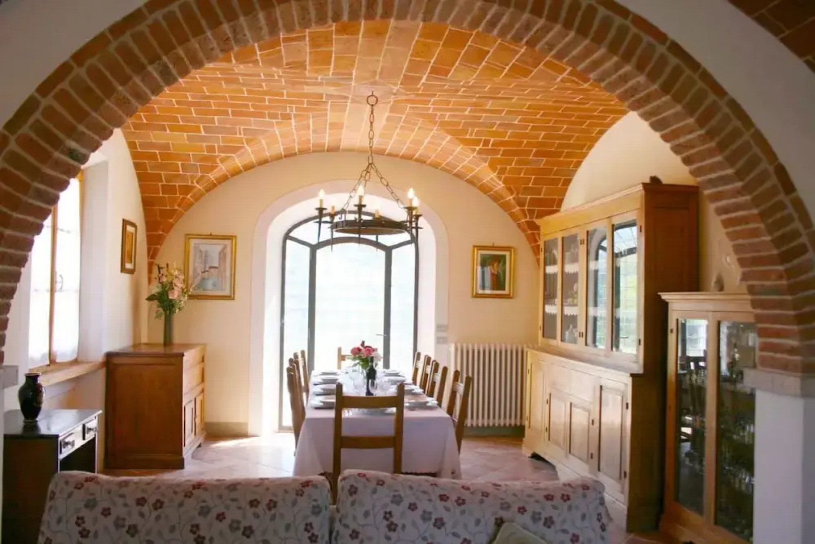 Stunning private villa for 8 guests with private pool, WIFI, TV, terrace, pets allowed and parking