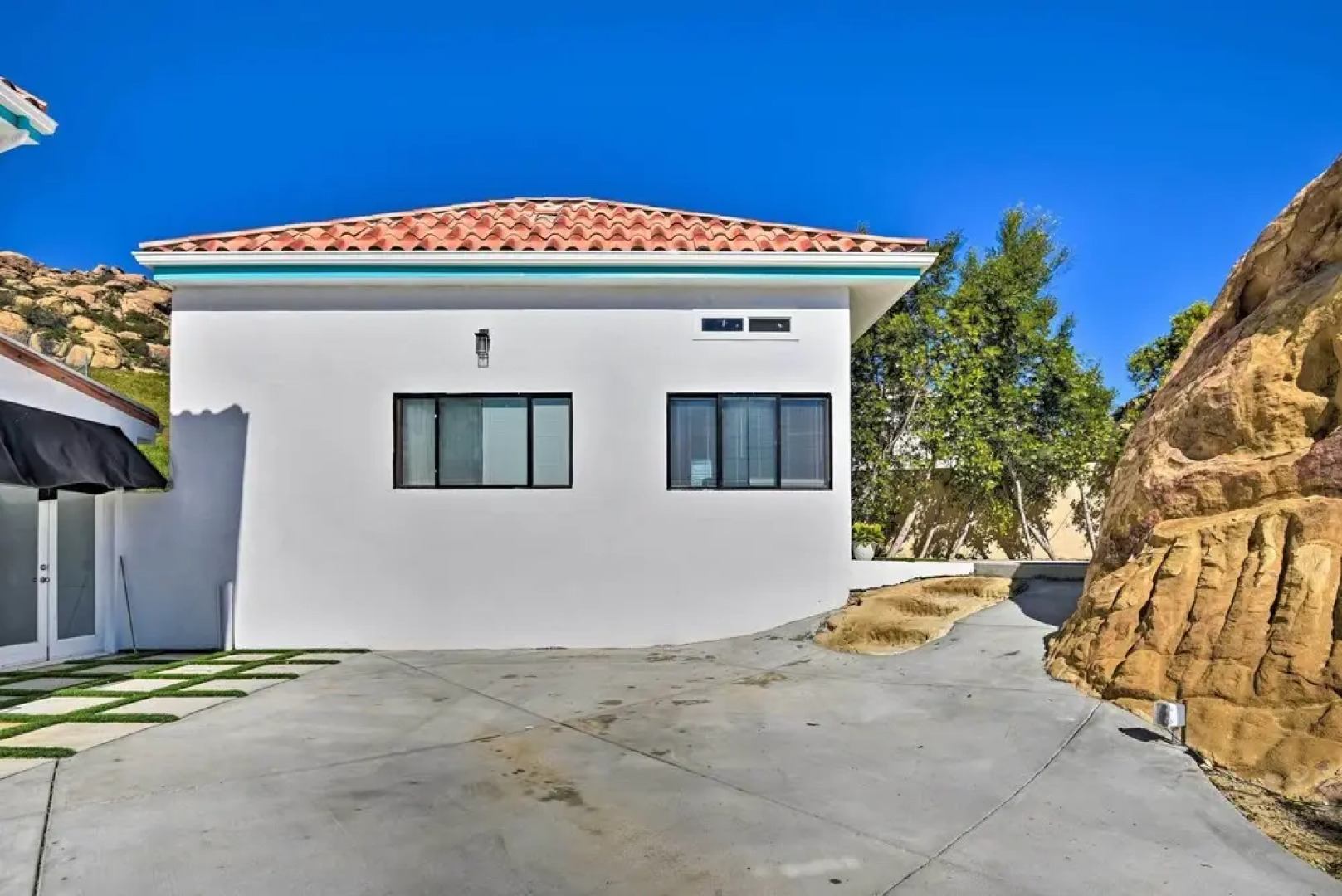 Chatsworth Studio w/ Mountain Views!