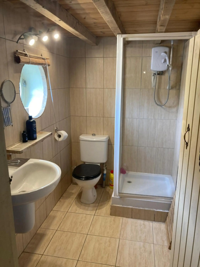 Little Pentre Barn with seasonal Swimming Pool