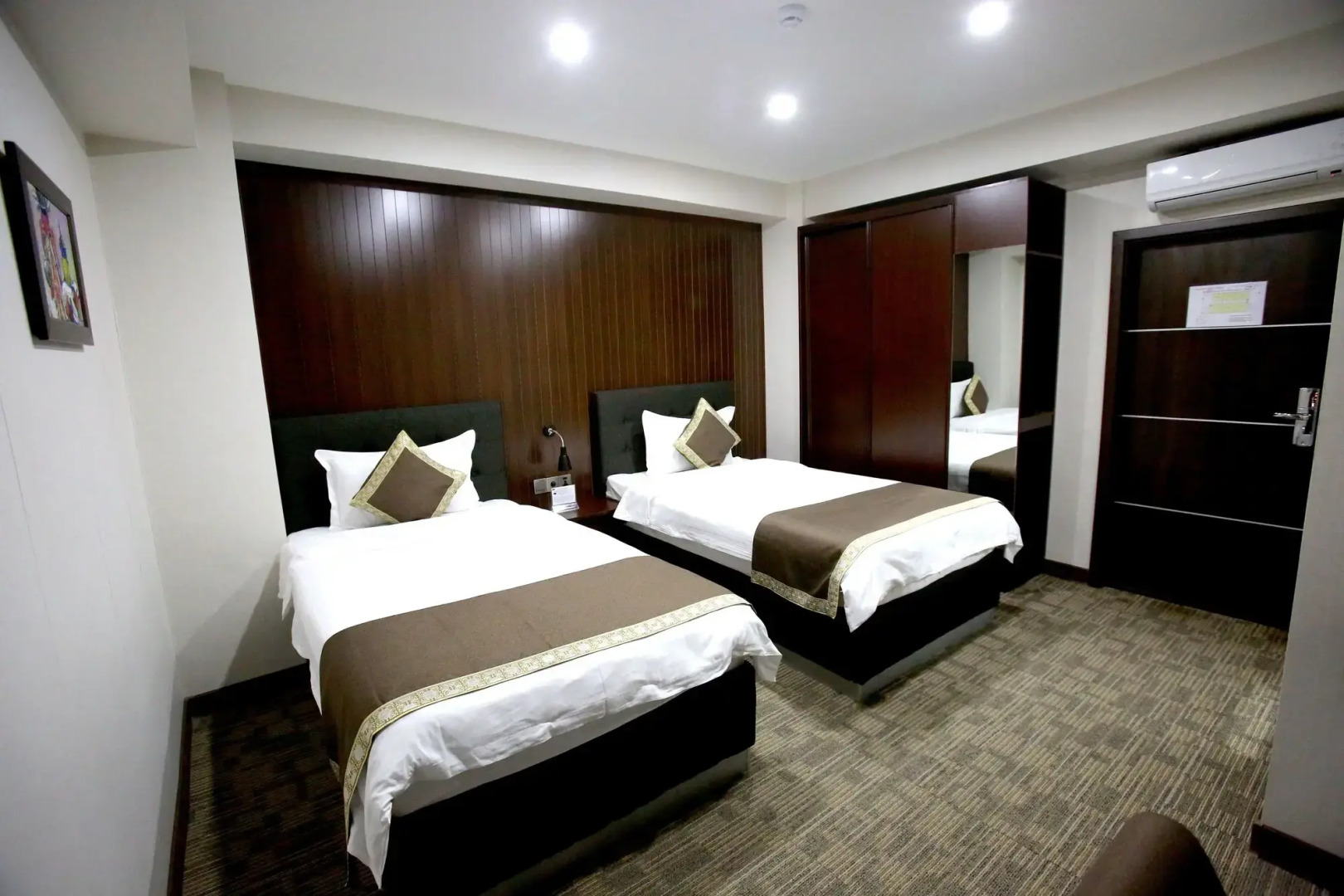 UBINN hotel & gallery