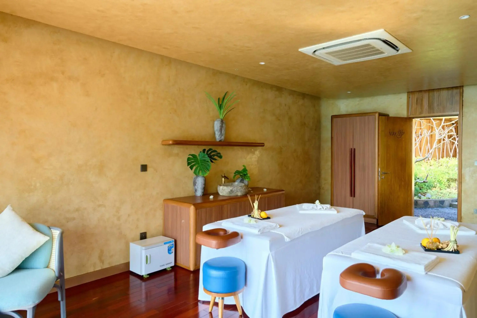 Cat Ba Island Resort & Spa