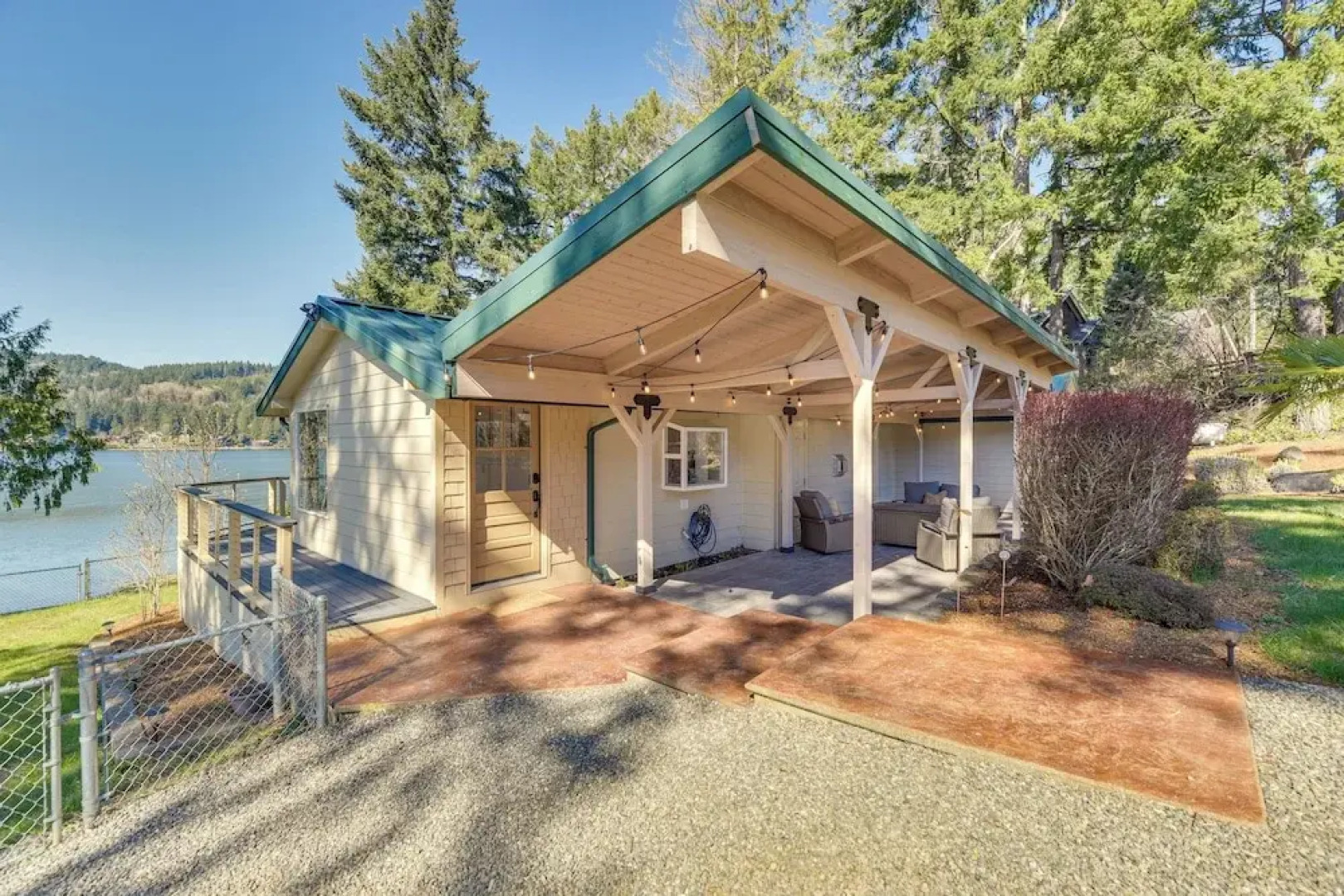 Waterfront Washington Getaway w/ Hot Tub & Deck!