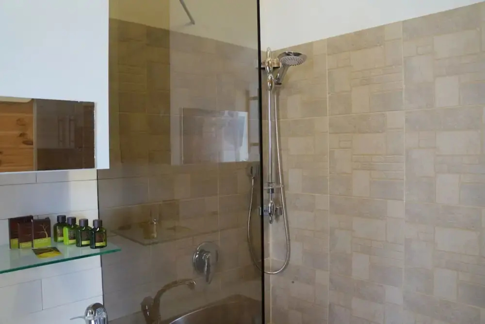 Luxury Beach Suite by Airsuite