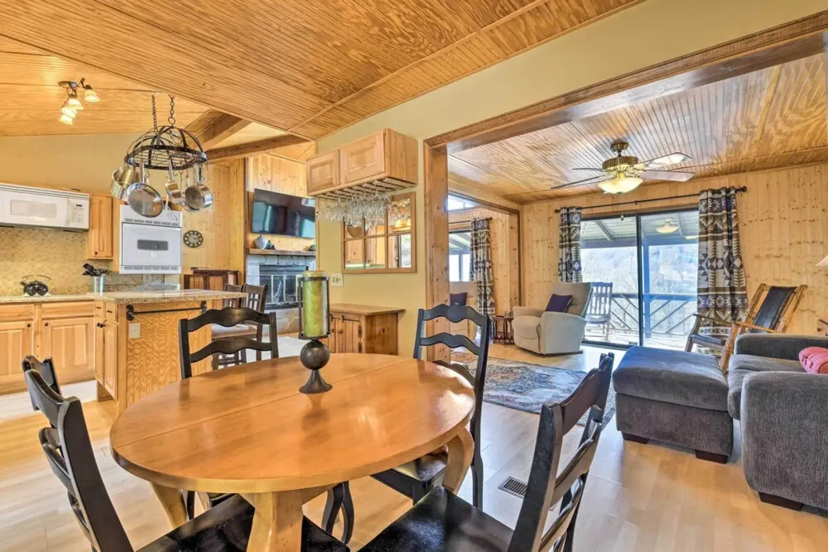 Best Location - Maggie Valley Cabin w/ Hot Tub!