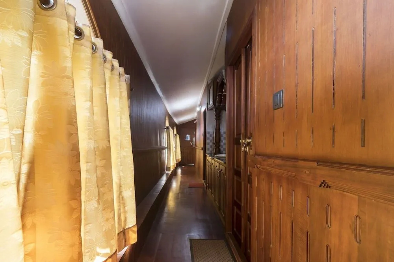 GuestHouser 3 BHK Houseboat 1b08