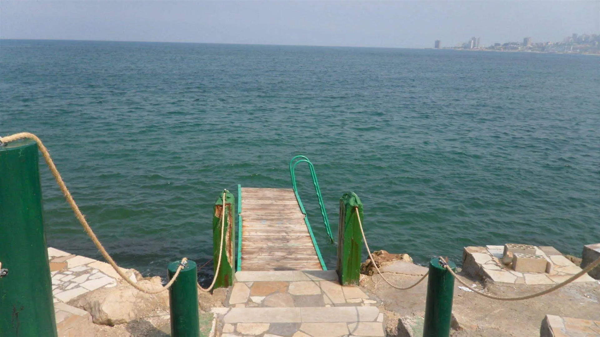 Holiday Suites Hotel And Beach