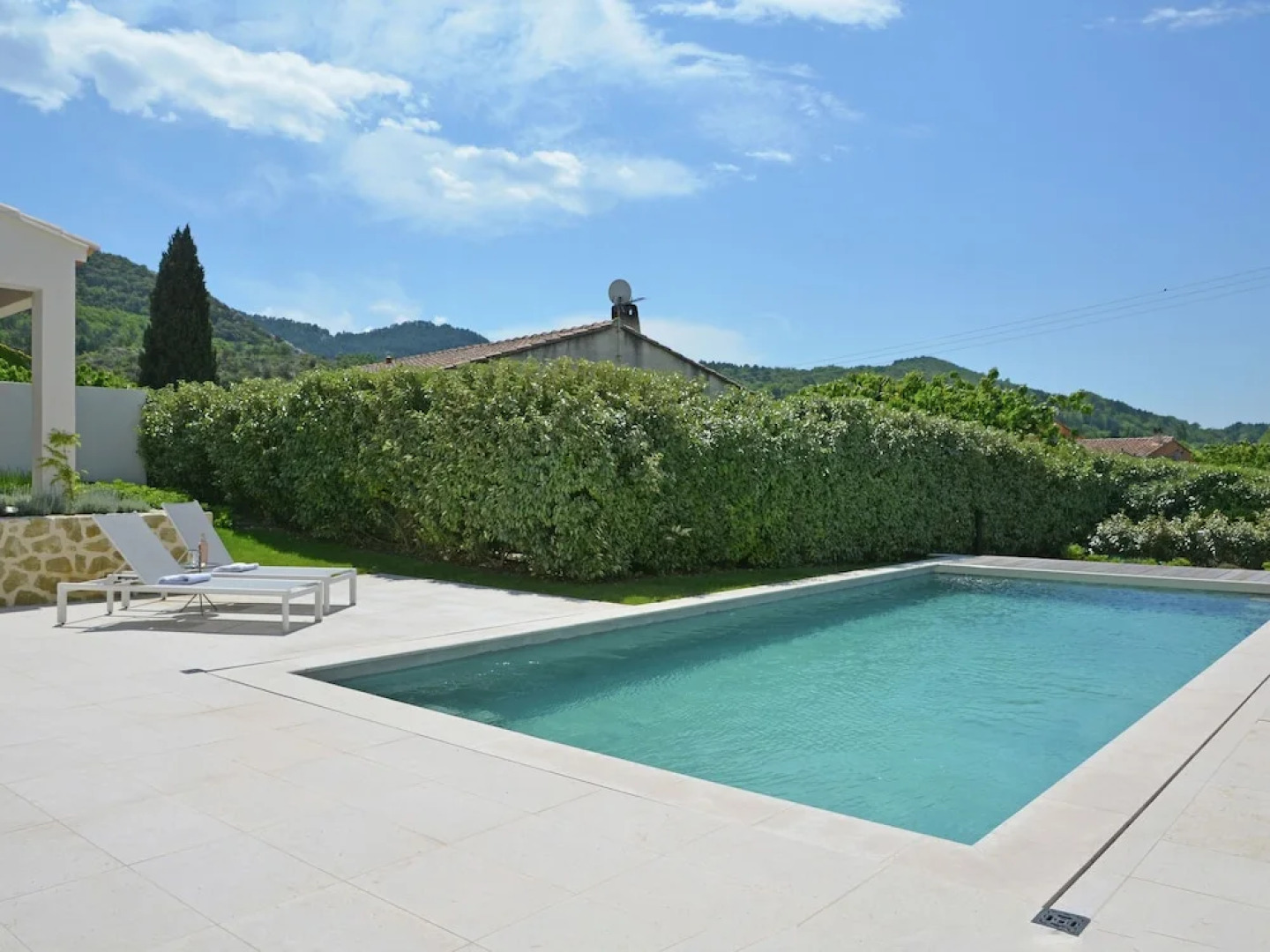 Wonderful Villa in Malaucène with Swimming Pool