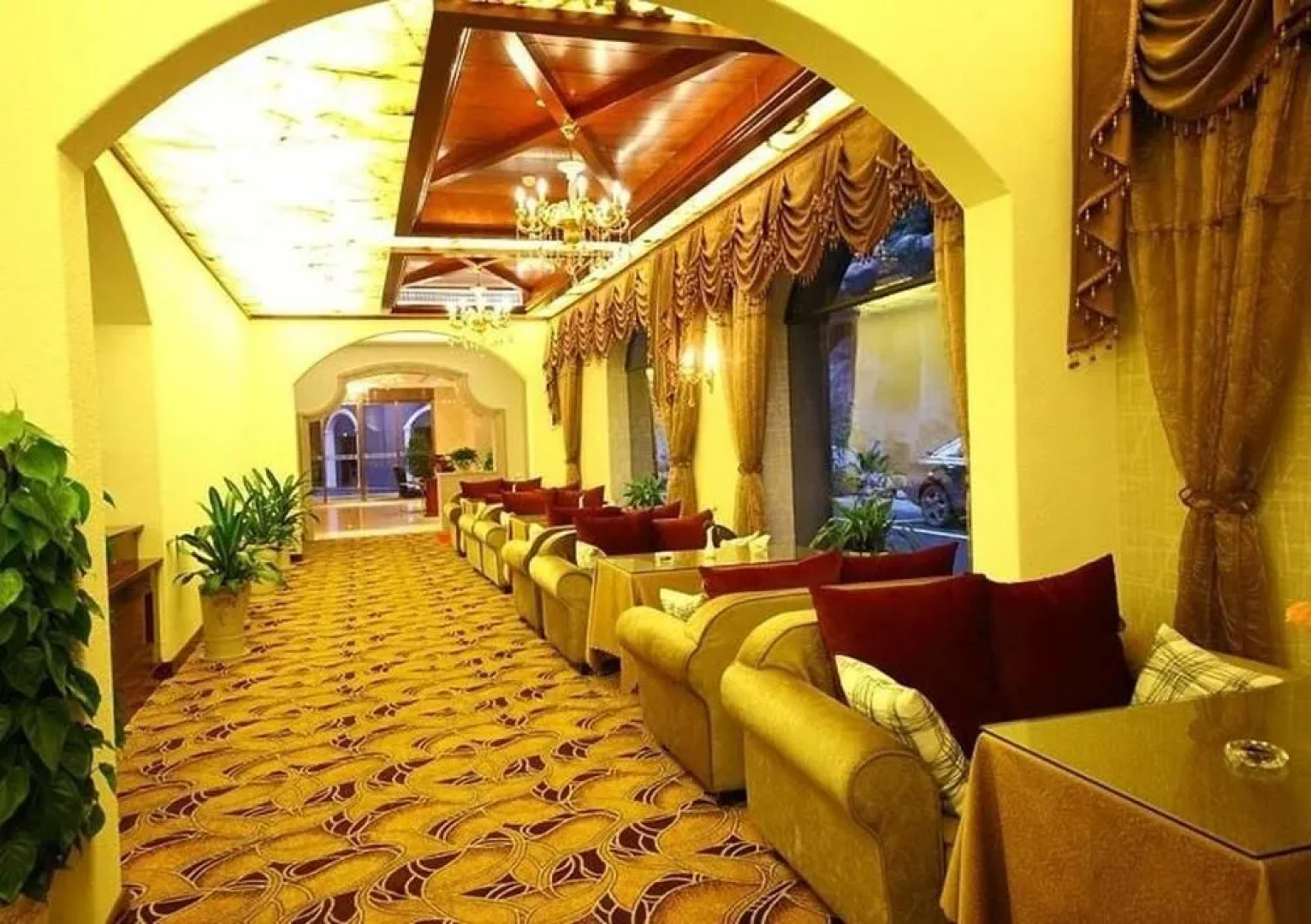 Vienna Hotel (Guiyang Fountain Subway Station Yangmingci Subway Station)