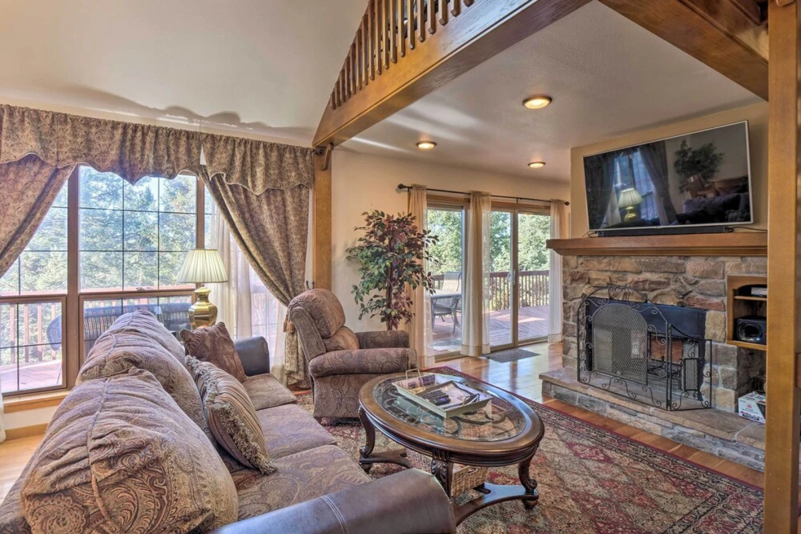 Expansive Mountain Retreat w/ Views of Pikes Peak!
