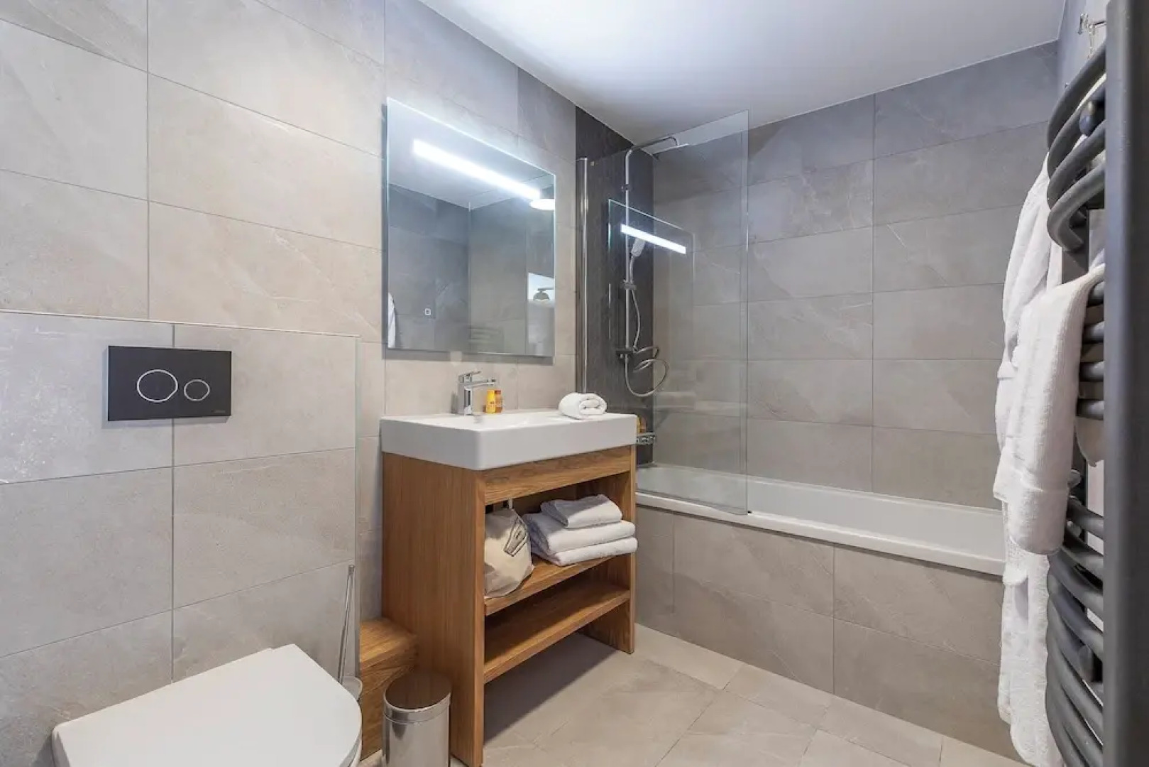 La Cour Aux Ecureuils