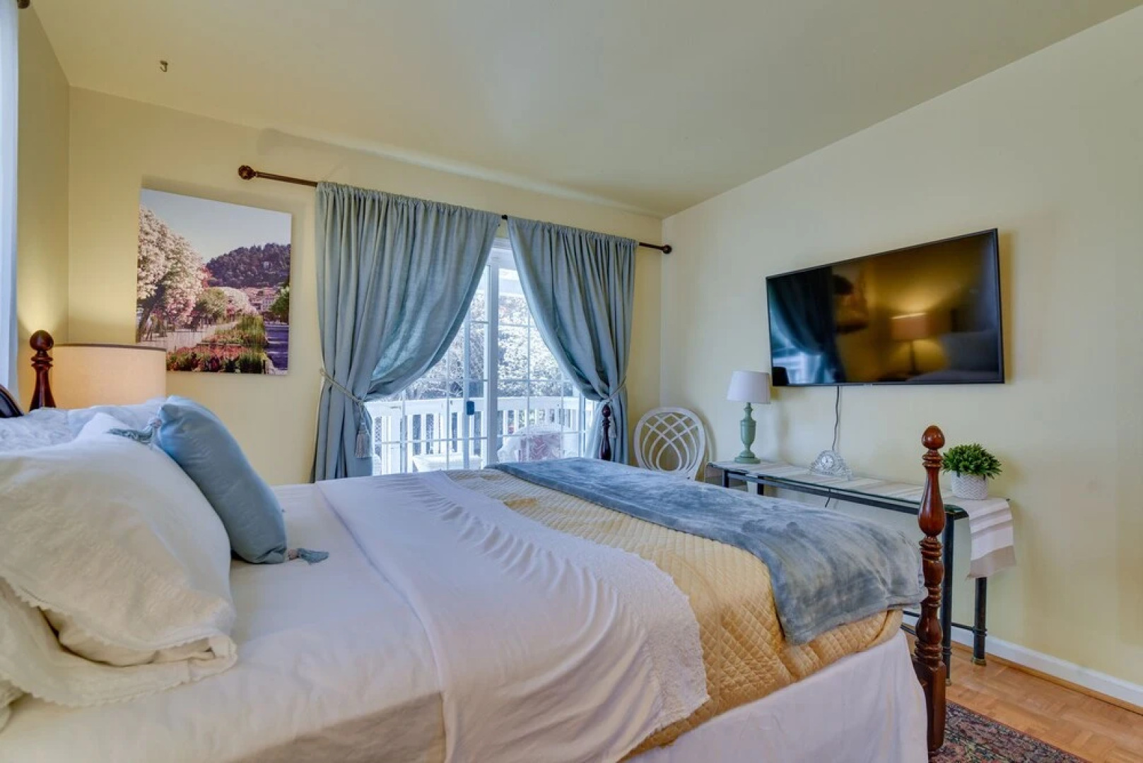 Cozy Aloha Vacation Rental w/ Private Deck & Yard!