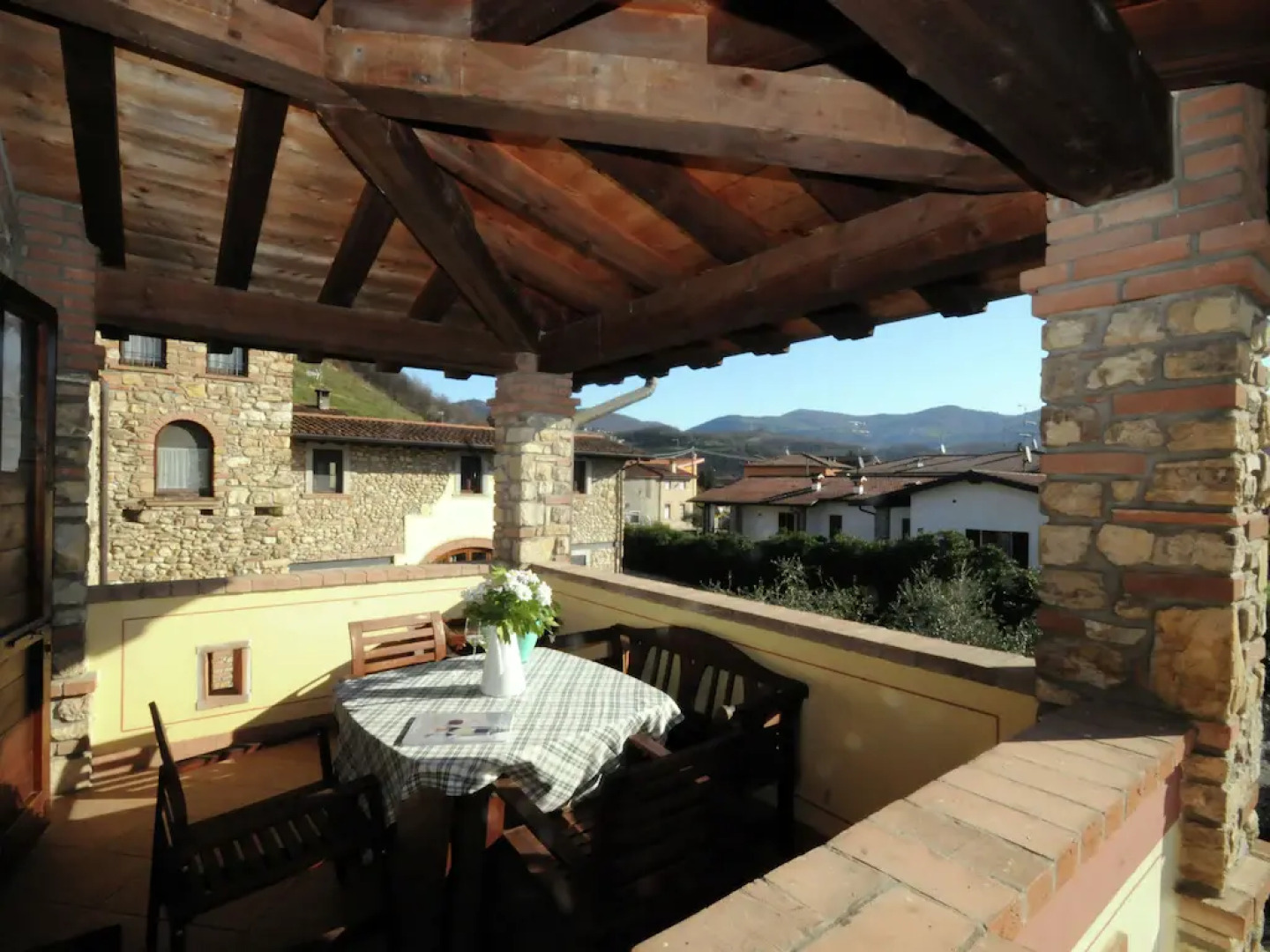 Spacious Apartment in Monticelli Brusati with Pool