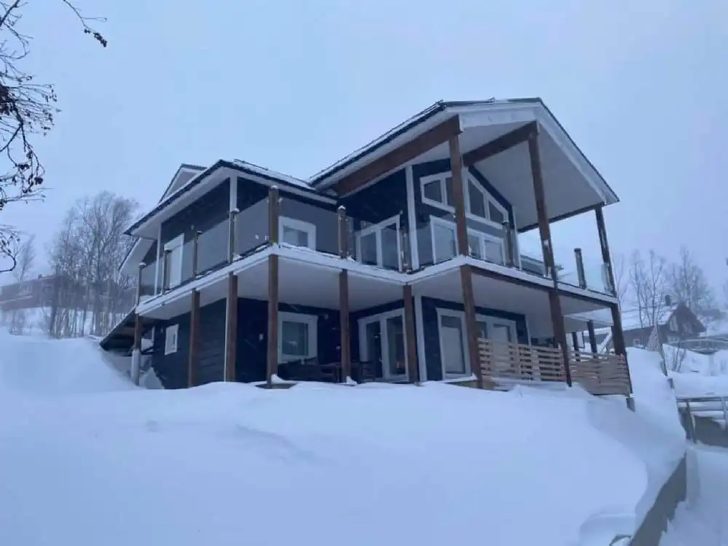Large 8-9-bed Central Ski Innout House in Hemavan