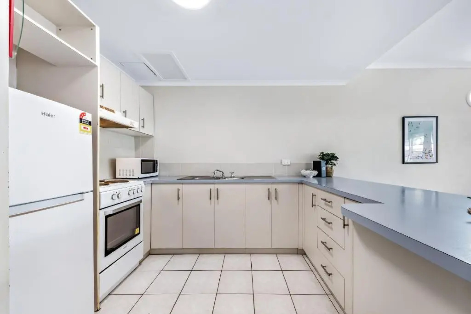 Erromango escape wifi pool