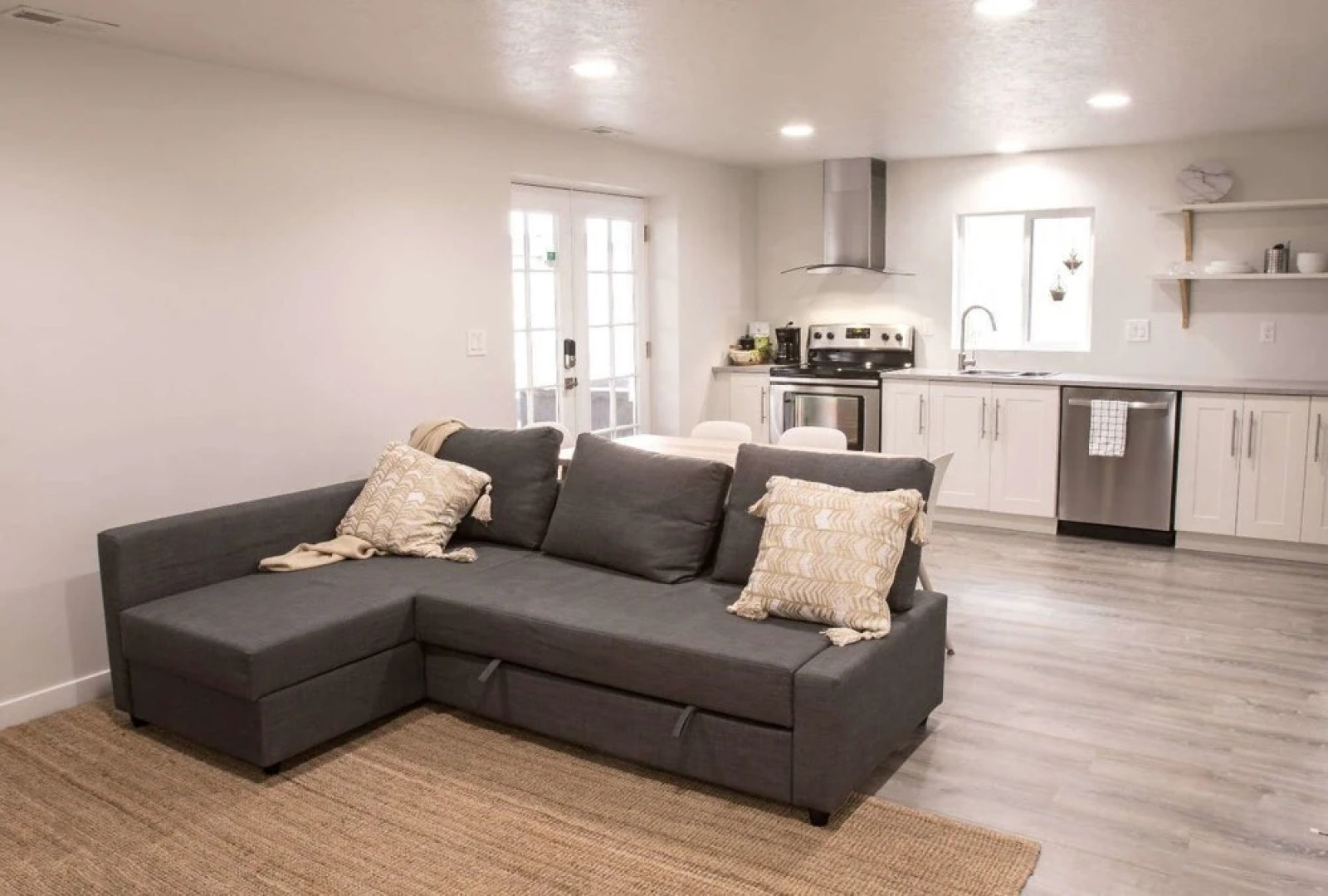 New Luxury Apt Close to Shops, Ski Resorts, and More