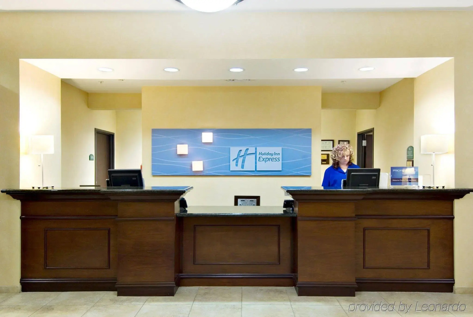 Holiday Inn Express Hotel & Suites Medford-Central Point by IHG