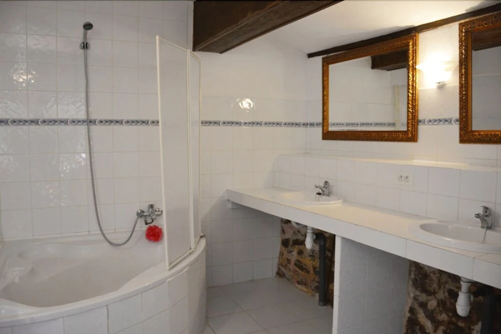 Holiday apartments at the courtyard of French château