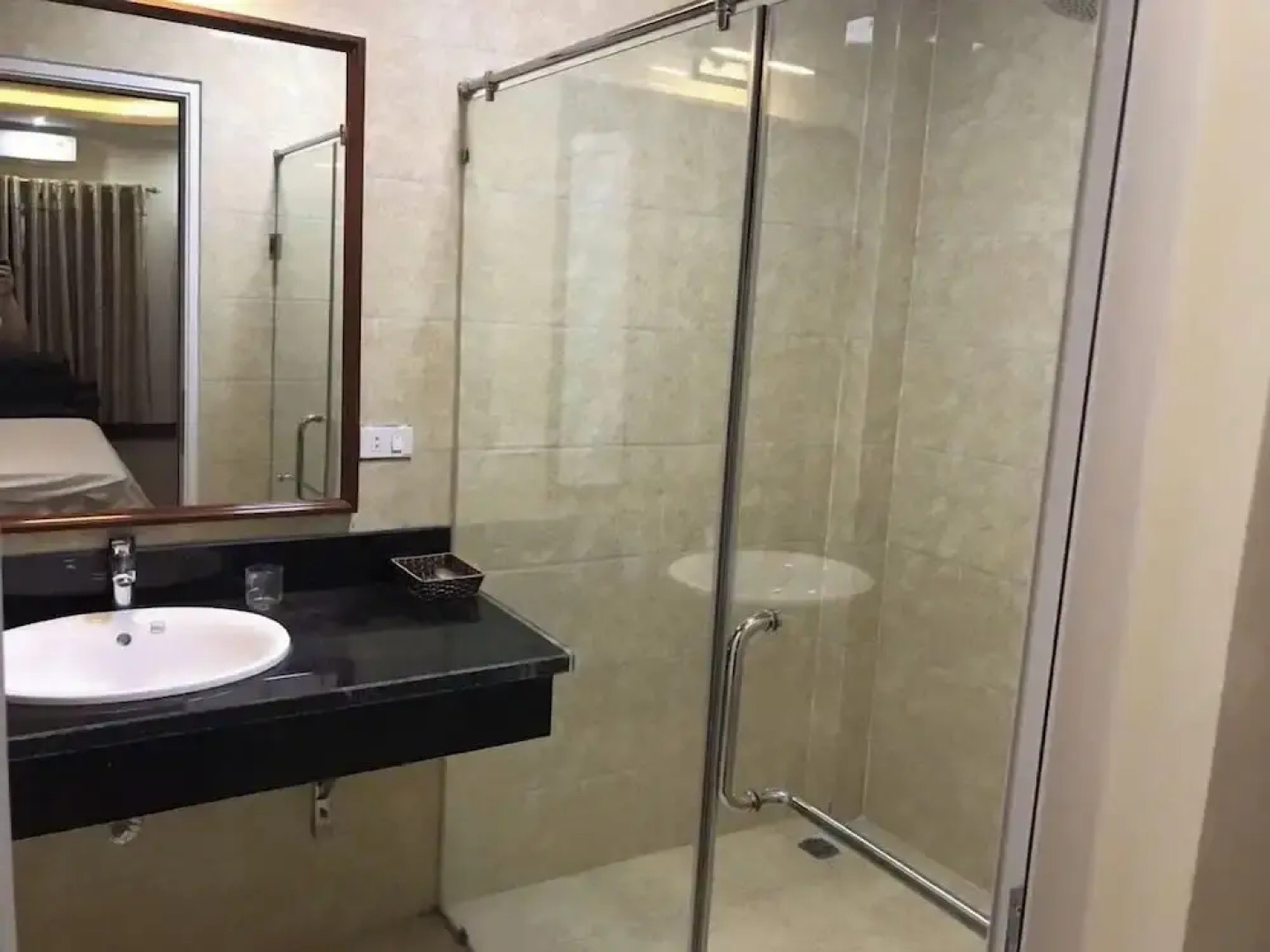 Hoà Bình Hotel LC - by BayLuxury