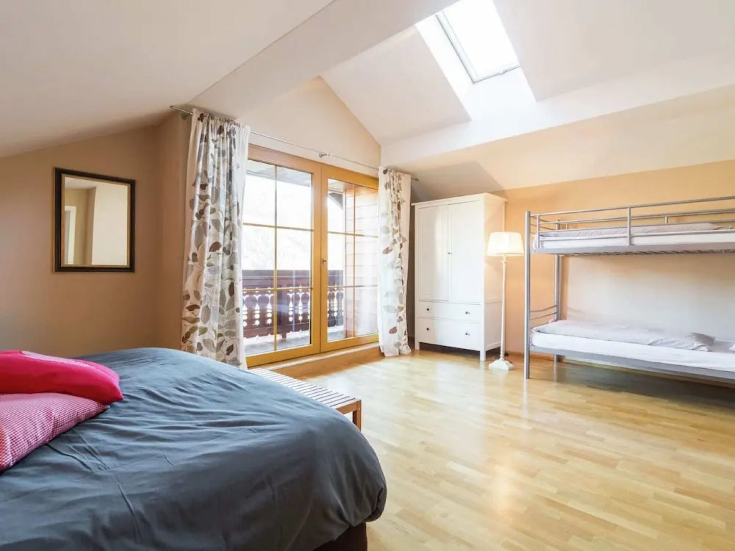 Beautiful Luxury 5 Star Chalet, 17 People With In-house Wellness Centre. A Winner!