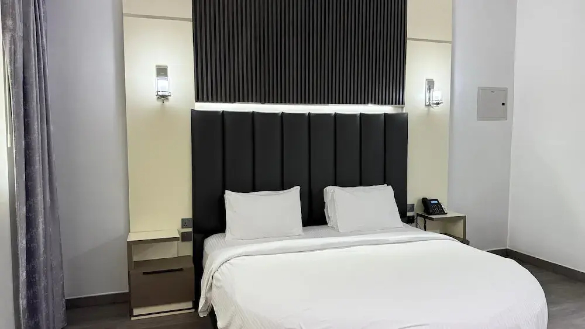 Royal Tulip Dancenter Suites Sharjah