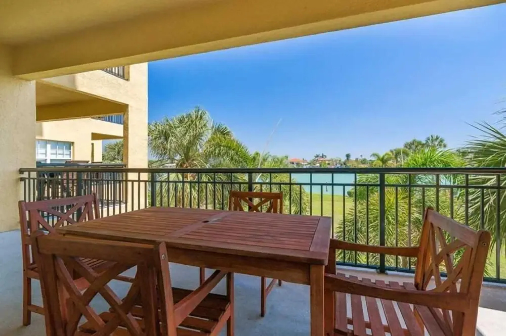 107 - Palms of Treasure Island