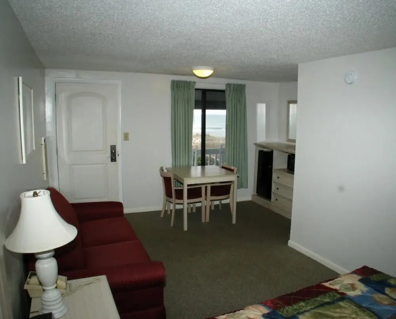 Beach House Inn and Suites